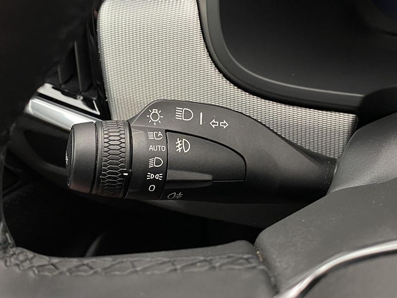 Volvo V90 T8 AWD RECHARGE DARK ULTRA - fotka 22 z 65