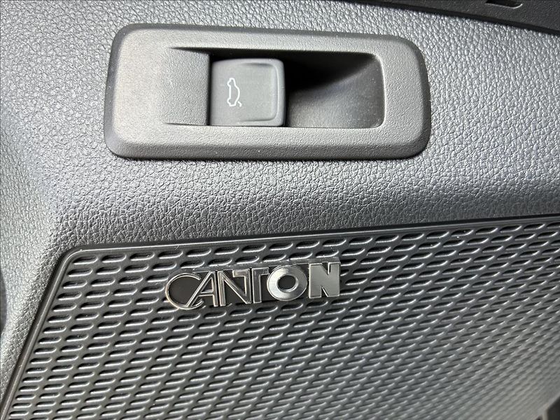 Škoda Octavia 2,0 RS,4x4,PANO,TAŽNÉ,WEBASTO - fotka 19 z 39
