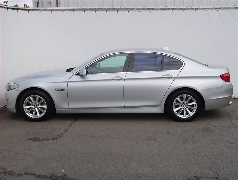 BMW Řada 5 (2012) 520d, Automat, Navi, Xenony - fotka 3 z 21