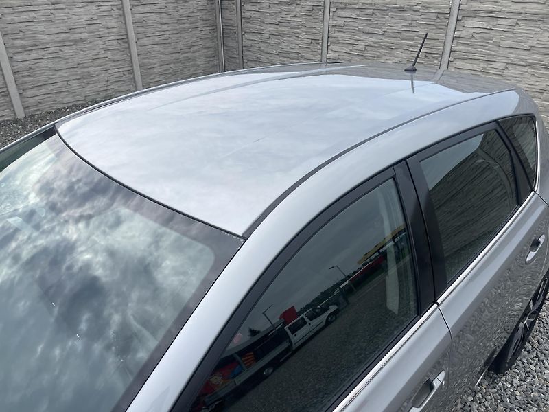Toyota Auris 1.8i 16v HYBRID AUT SERVIS TOP - fotka 22 z 172