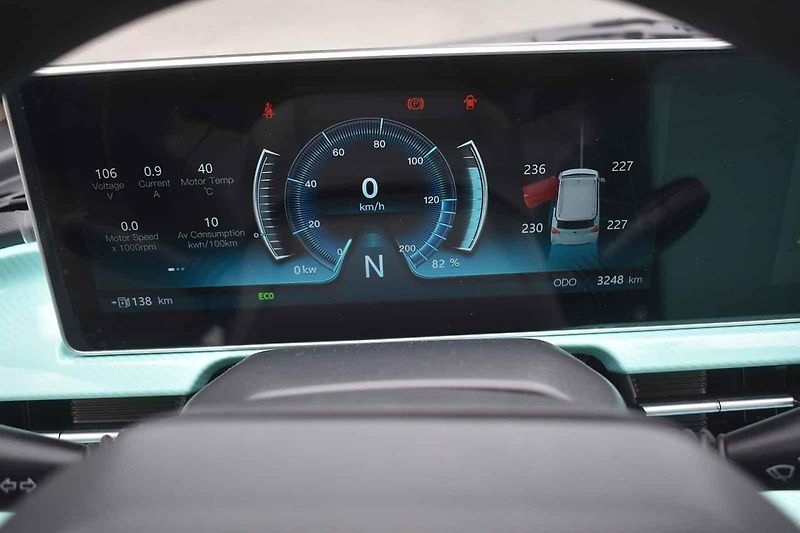 Na venkovských silnicích elektrický Pony stačí tempu okolního provozu