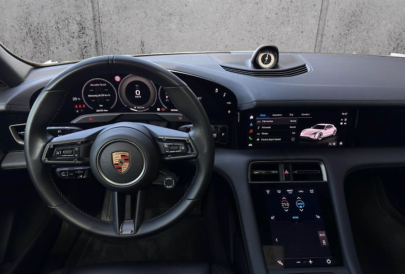 Porsche Taycan Sport Turismo BOSE Pano Matrix - fotka 14 z 20