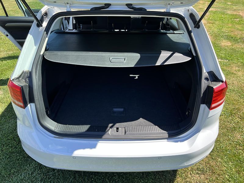 Volkswagen Passat 1.4TSI 92KW,NAVI,LED,ALU - fotka 16 z 44
