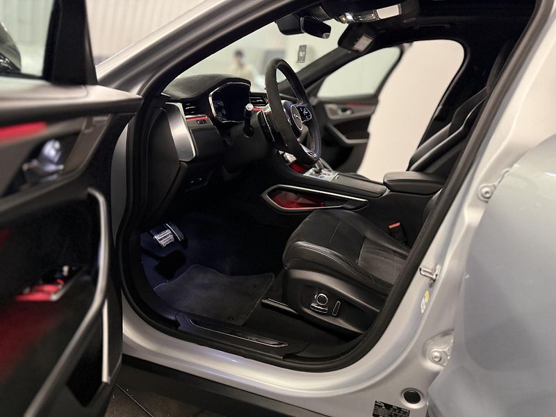 Jaguar F-Pace (2022) 5.0 SVR REZERVOVÁNO  - fotka 42 z 53