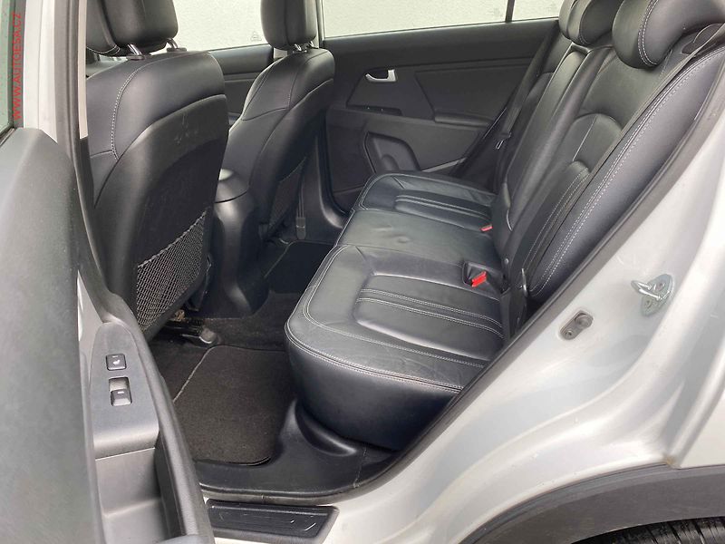Kia Sportage (2015) 1.6 GDi, AC, TZ, navi - fotka 9 z 19