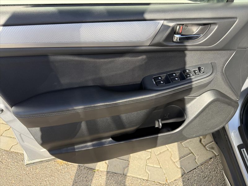 Subaru Outback 2,5 Comfort - fotka 18 z 19