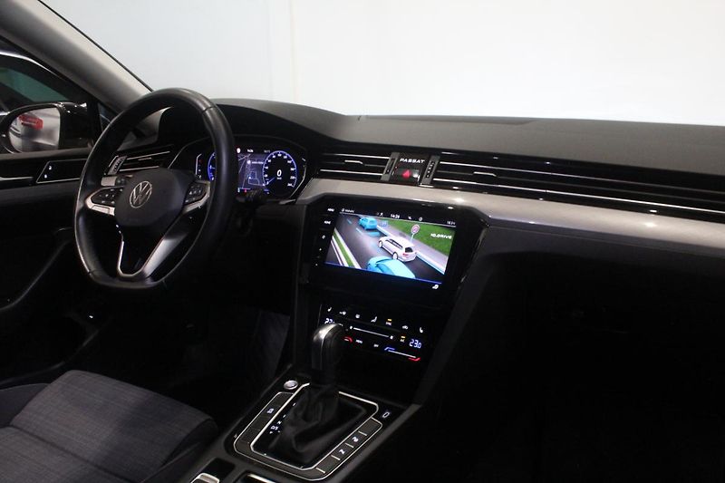 Volkswagen Passat (2021) 2.0TDI DSG Matrix display  - fotka 24 z 31