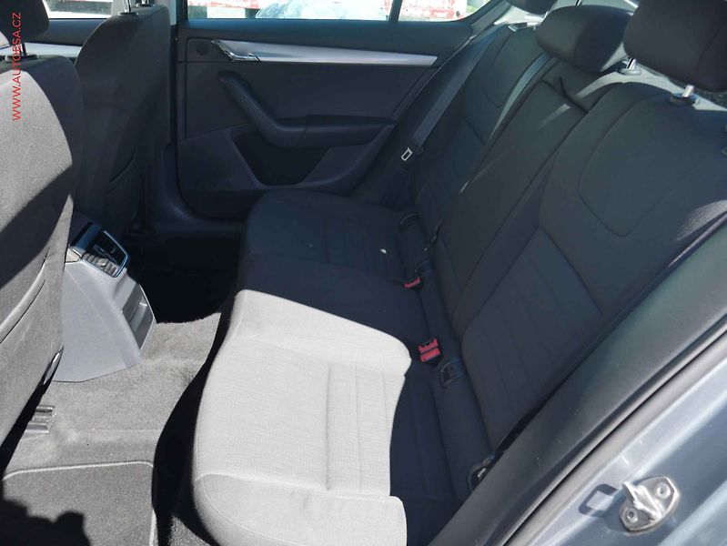 Škoda Octavia (2013) 1.6 TDi, 2.maj,ČR, Elegance - fotka 10 z 16