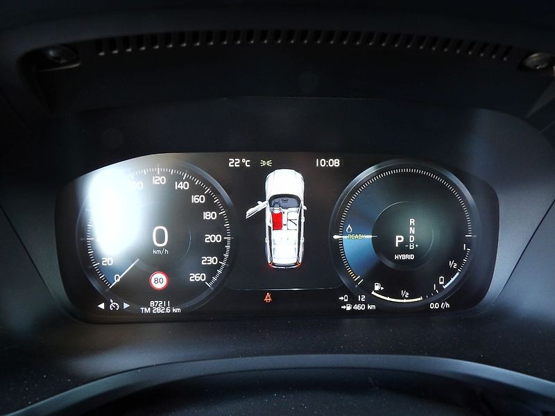Volvo V60 2.0 T6 AWD PHEV Momentum - fotka 16 z 31