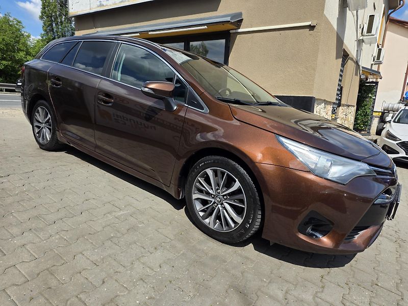 Toyota Avensis 2.0-VELMI ZACHOVALÝ STAV - fotka 5 z 28