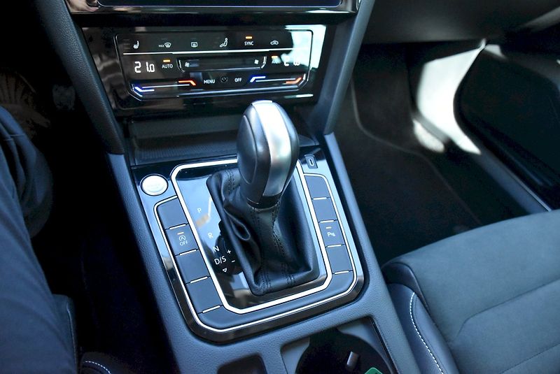 Volkswagen Passat (2021) COMBI ELEGANCE 1.5 TSI 110 kW - fotka 23 z 32