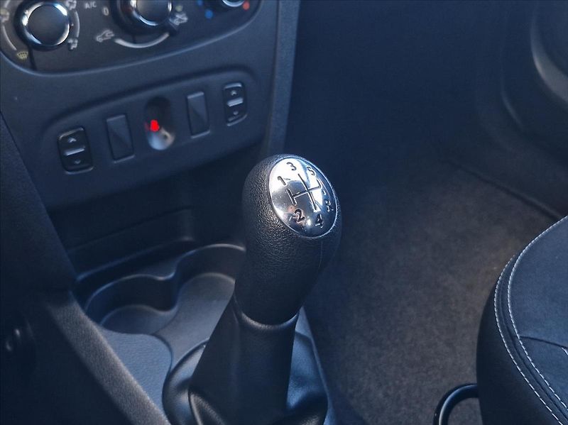 Dacia Logan 1,2 i 54kW SENZORY HEZKÝNÁJEZD - fotka 26 z 33