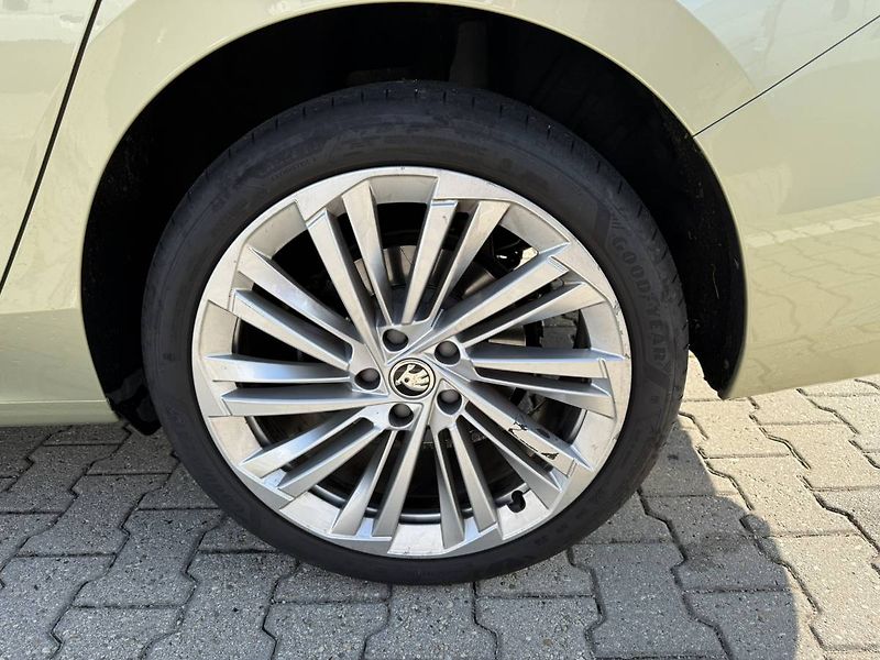 Škoda Superb Combi L&K 2,0 TDI 110kW DSG7/. - fotka 25 z 26