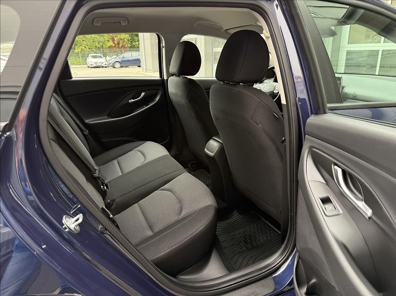 Hyundai i30 1,5 i  WG Comfort Alu 16 - fotka 13 z 25
