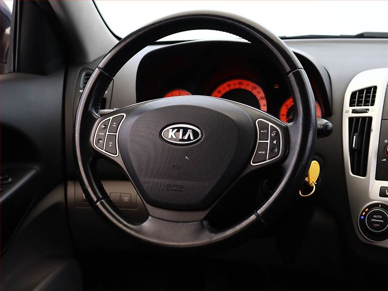 Kia Ceed (2009) 1.6 CVVT, nová STK, pěkný stav - fotka 13 z 15