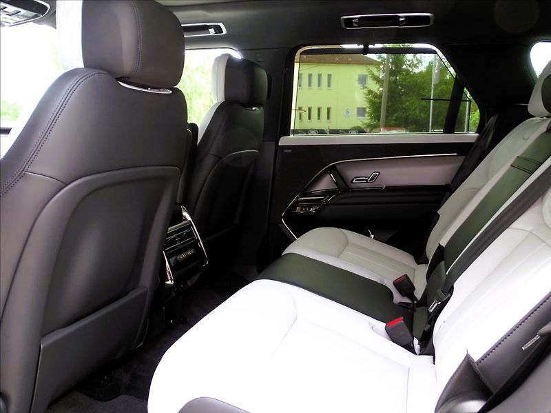 Land Rover Range Rover Sport (2026) 3,0 D300 DYNAMIC SE - fotka 33 z 38