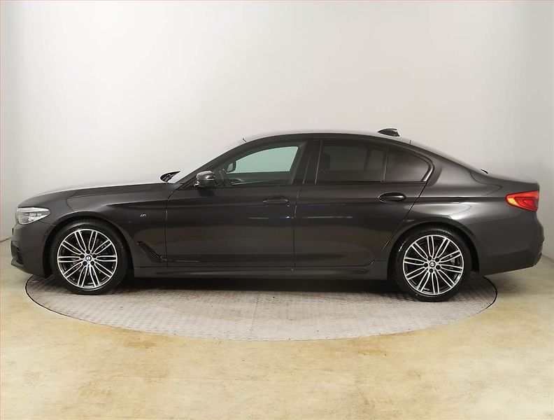 BMW Řada 5 (2020) M Sport 530d - fotka 3 z 27