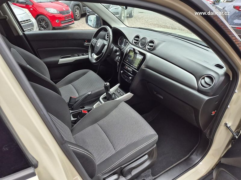 Suzuki Vitara (2017) 1.6VVT 88KW COMFORT NAVI - fotka 34 z 52