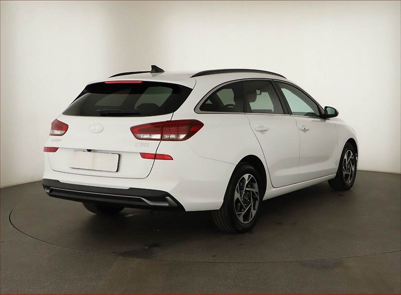Hyundai i30 (2025) 1.0 T-GDI, Style, FullLed - fotka 5 z 15