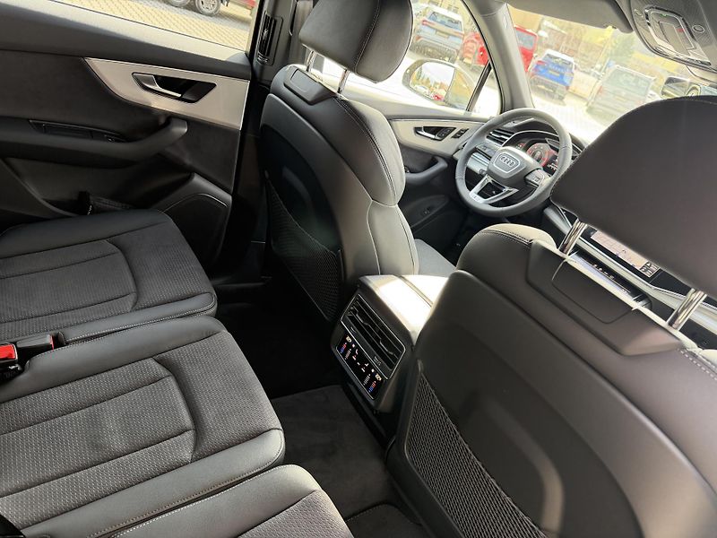 Audi Q7 (2026) 50TDI 210kW S-LINE GRAVITY ASS - fotka 30 z 44