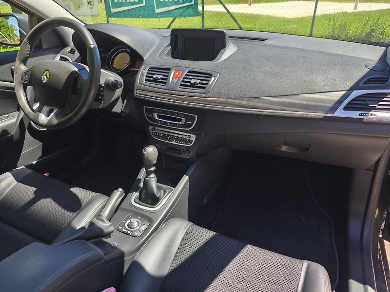 Renault Mégane 1.4 Tce 130 ps kupé - fotka 21 z 25