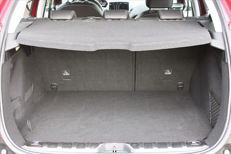Peugeot 2008 1,2 T  AUTOMAT,ALLURE,WEBASTO - fotka 25 z 34