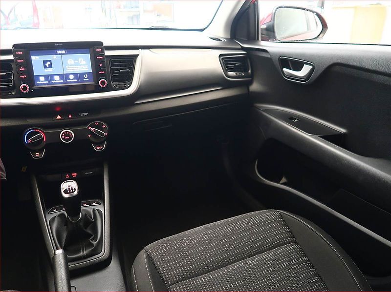 Kia Stonic (2019) 1.0 T-GDI, Serv.kniha - fotka 8 z 17