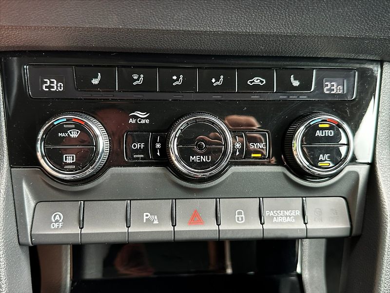 Škoda Karoq 1,6 TDI 85kW STYLE CZ-SERVIS!! - fotka 26 z 42
