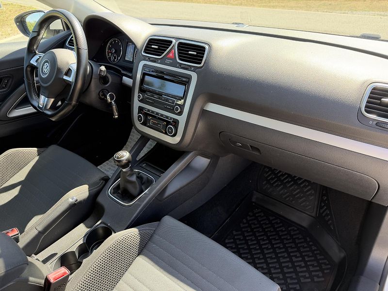 Volkswagen Scirocco 1.4 TSI 90KW PANORAMA ROZVODY - fotka 30 z 37