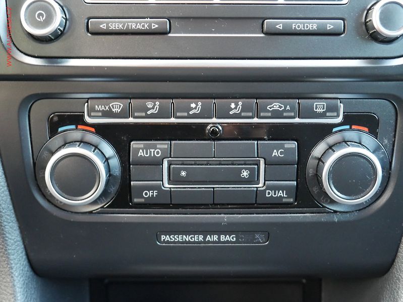 Volkswagen Golf (2010) 1.6 TDi, ČR, autoAC, temp - fotka 13 z 18