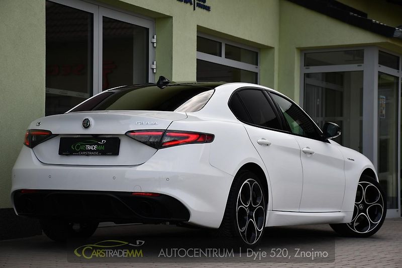 Alfa Romeo Giulia 2.0T 16V 206kW VELOCE AT8 Q4 - fotka 5 z 49