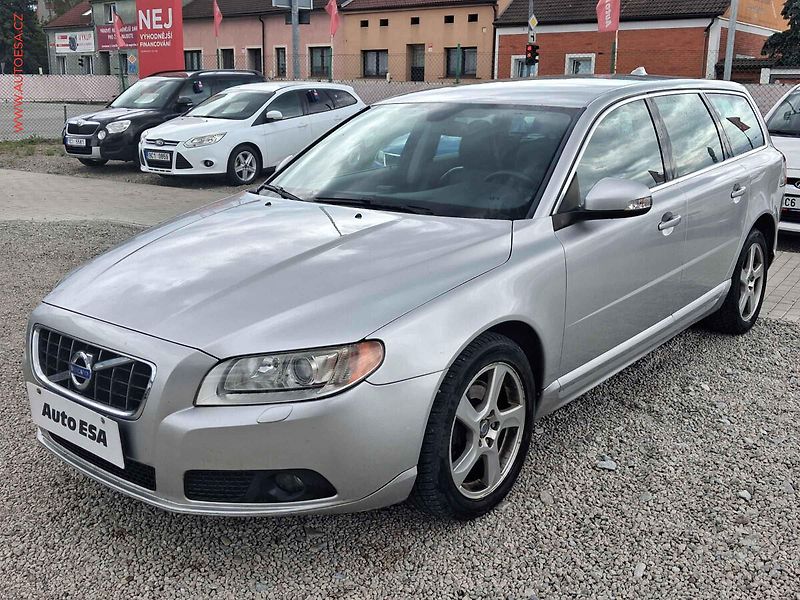 Volvo V70 (2010) 2.0d, AT, xenon, kůže - fotka 3 z 20