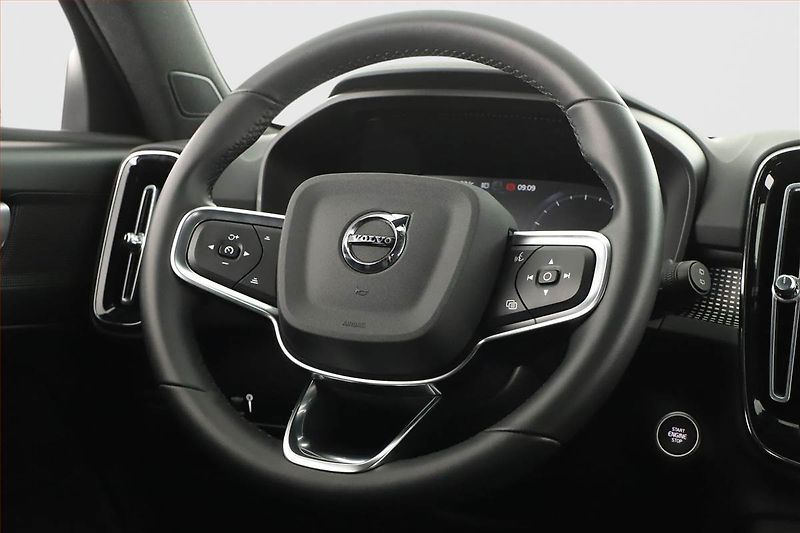 Volvo XC40 (2021) B4 AWD - fotka 8 z 20