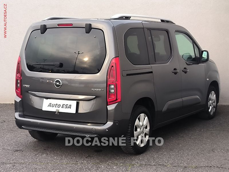 Opel Combo (2019) 1.5CDTi, Life, navi, panor - fotka 4 z 25