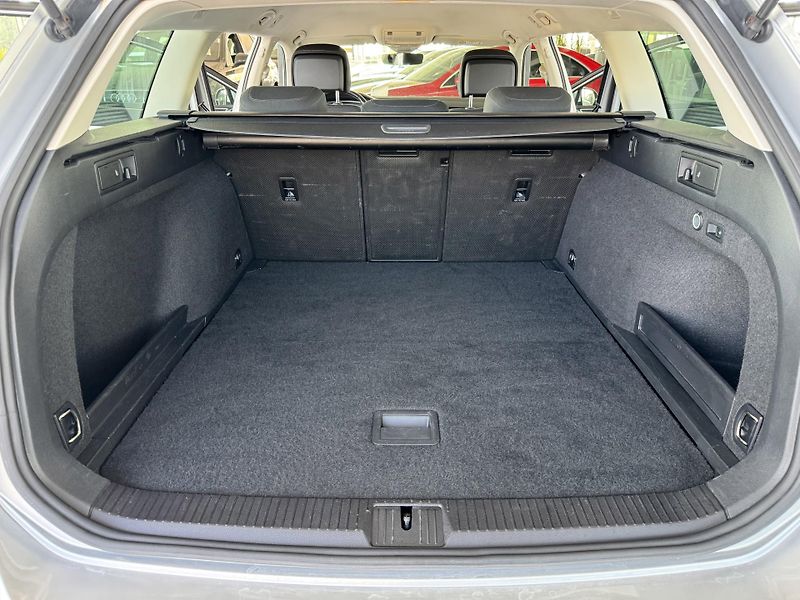 Volkswagen Passat Variant 2,0TDI DSG 140kW*Masáž*Kam*Taž - fotka 34 z 37