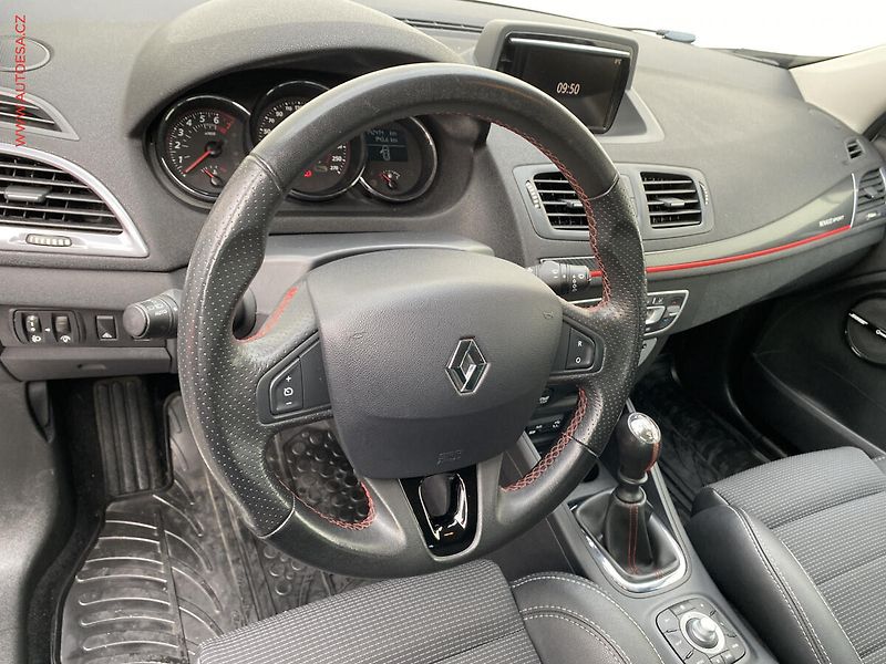 Renault Mégane (2014) 2.0 T, GT, navi, kamera - fotka 14 z 20