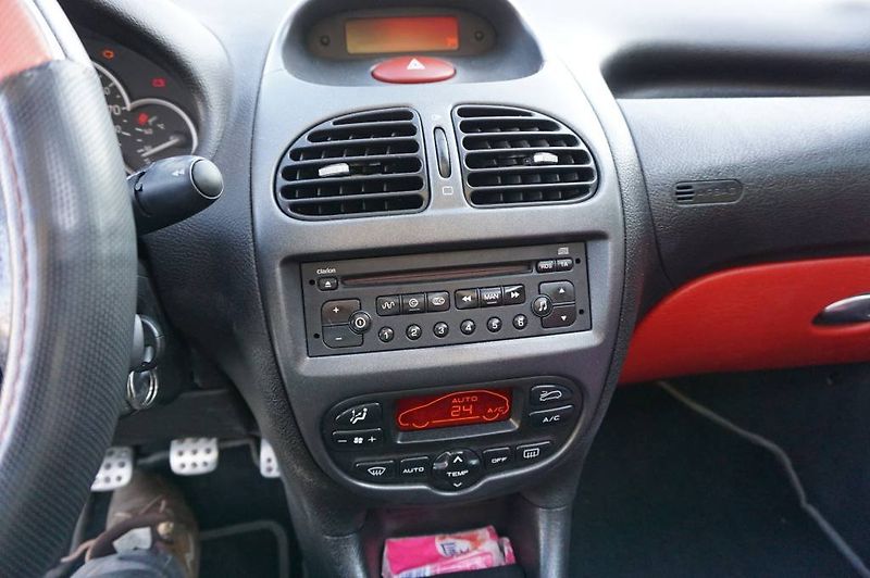 Peugeot 206 (2003) 206 CC  1,6 - fotka 20 z 21