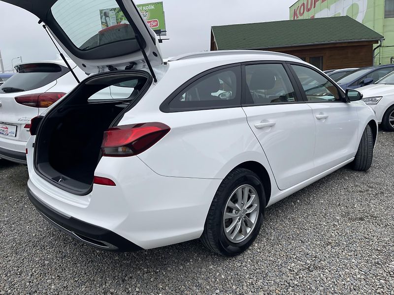 Hyundai i30 1.6d 4/2022 NEHAV-NAVI-DPH-ČR! - fotka 6 z 43