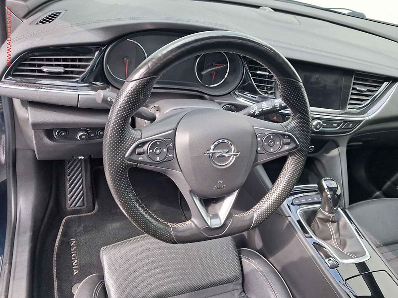 Opel Insignia (2017) 2.0 CDTi, OPC line, LED - fotka 13 z 18