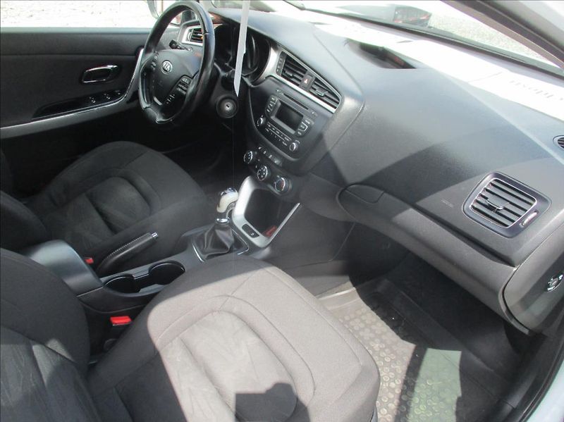 Kia Ceed 1,6 CRDi, klima,servis,DPH,CZ, - fotka 9 z 40