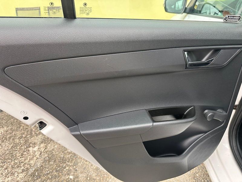 Škoda Fabia 1.4 TDi 1MAJ/ČR/DPH/Tempomat - fotka 13 z 36