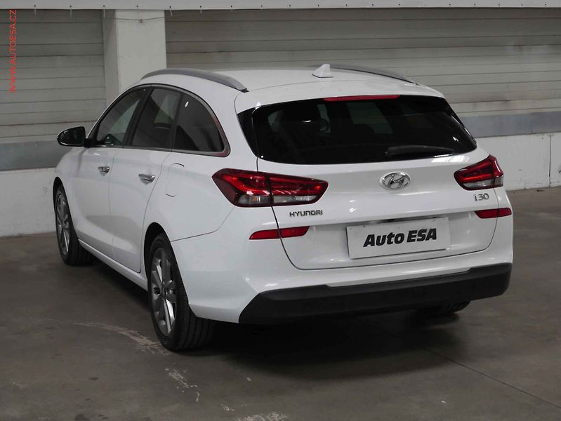 Hyundai i30 (2017) 1.5 T-GDI, ČR, DSG, LED - fotka 4 z 27