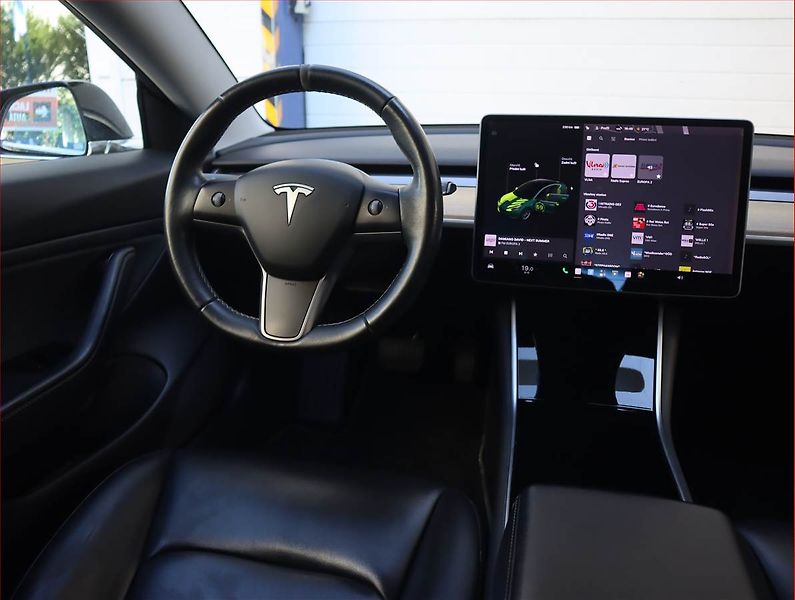 Tesla Model 3 (2019) Std Range Plus 52kWh, SoH 80% - fotka 7 z 25