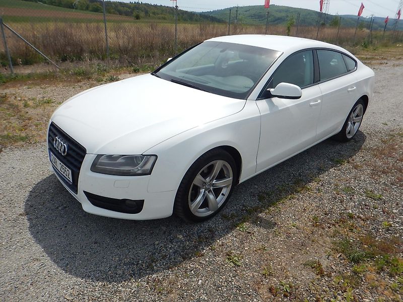 Audi A5 2.0 TDI, MANUÁL, DIGIKLIMA - fotka 2 z 29