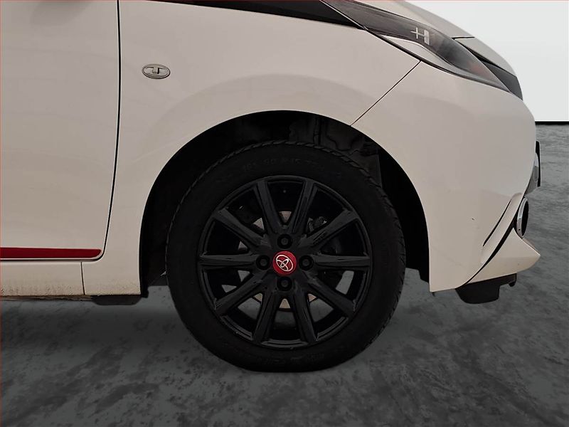 Toyota Aygo (2018) 1.0 VVT-i, Automat, Serv.kniha - fotka 14 z 23