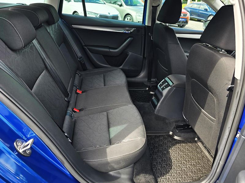 Škoda Octavia 2,0TSI 140KW DSG FULL LED NAVI - fotka 17 z 30