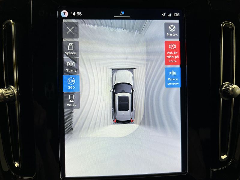 Volvo XC40 B3 DARK PLUS AUT CZ  - fotka 28 z 42
