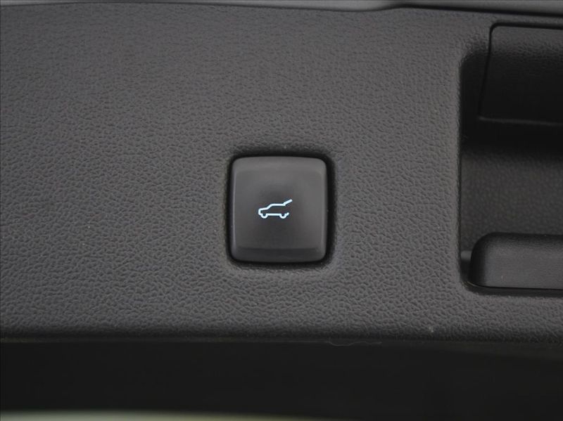 Ford Kuga 2,5 PHEV 165kW ST-line X 34tkm - fotka 23 z 26