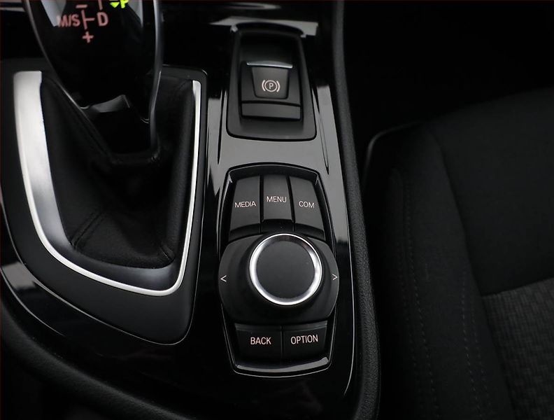 BMW Řada 2 (2018) 218i Gran Tourer, Automat - fotka 12 z 17