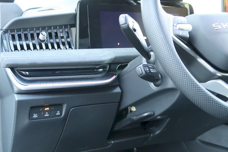 Škoda Superb (2025) Combi SportLine  2,0 TSi/ 150 - fotka 10 z 32